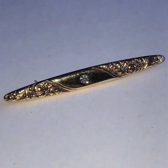 Avon Vintage Gold Tone Brooch with Intricate Design - Picture 2 of 5
